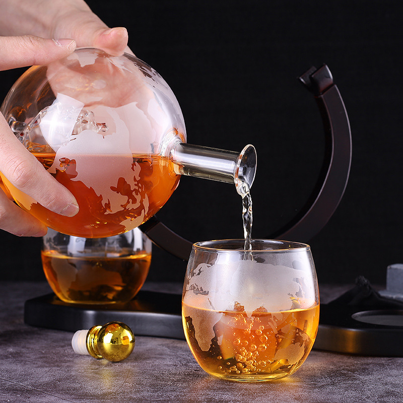 Набор креативных графинов в ви – обзор и цена Decanter Globe Set